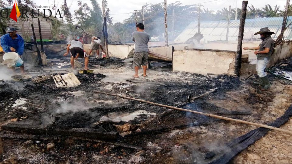 Satu Unit Rumah Trans di Enggano Habis Hangus Terbakar