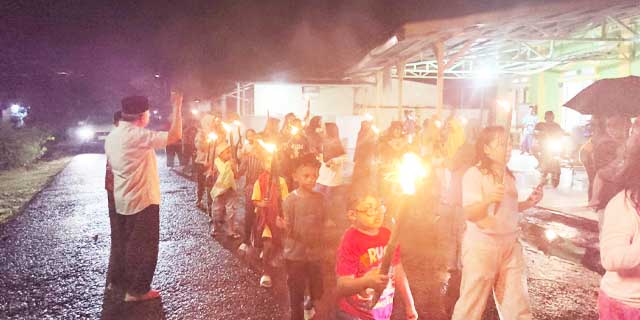 Warga Suko Mulyo Desa Karang Suci Gelar Pawai Obor